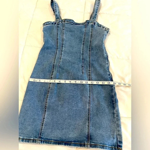 ☀️2 for $15☀️Denim mini dress, fitted but with stretch. Size L, Forever 21 - Picture 4 of 8